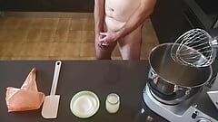 Cicci77, after making Pedro cum to reach 135 grams of sperm, prepares a super batch of "all sperm" meringues 45%