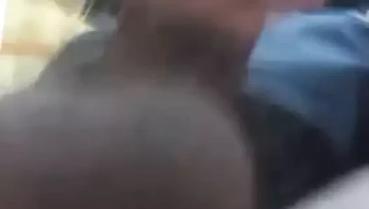 Seksi adam dölü yalıyor