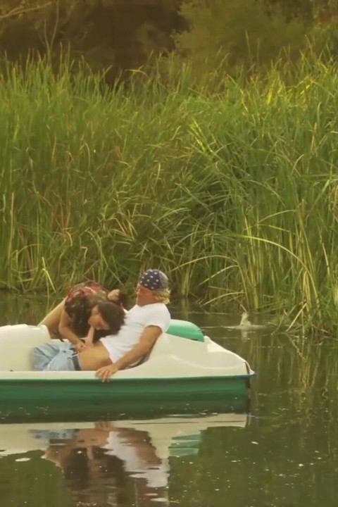Hot girl rides a huge cock while out sailing in the dam