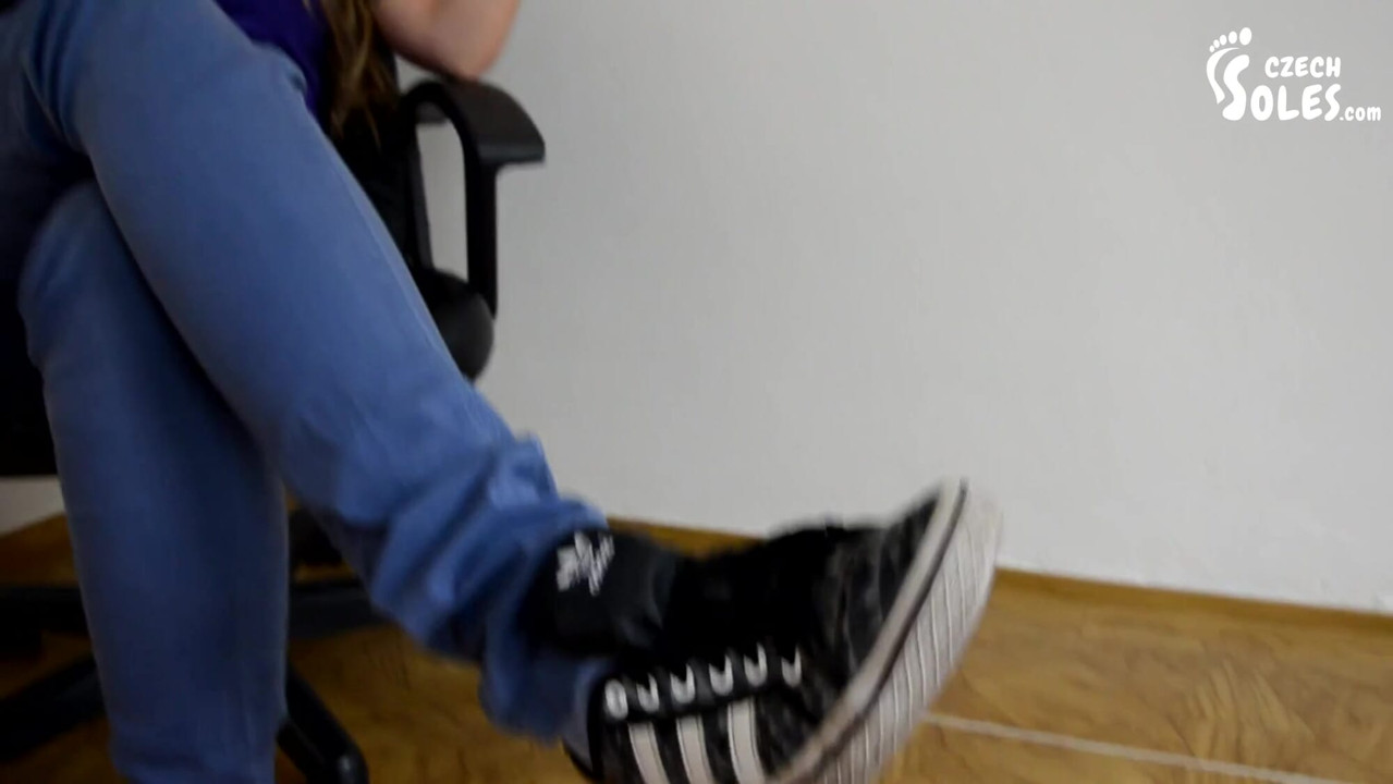 Regina's socks worship POV