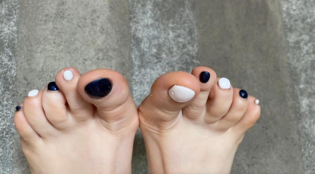 Foot fetish. Mistress Lara plays with her beautiful feet