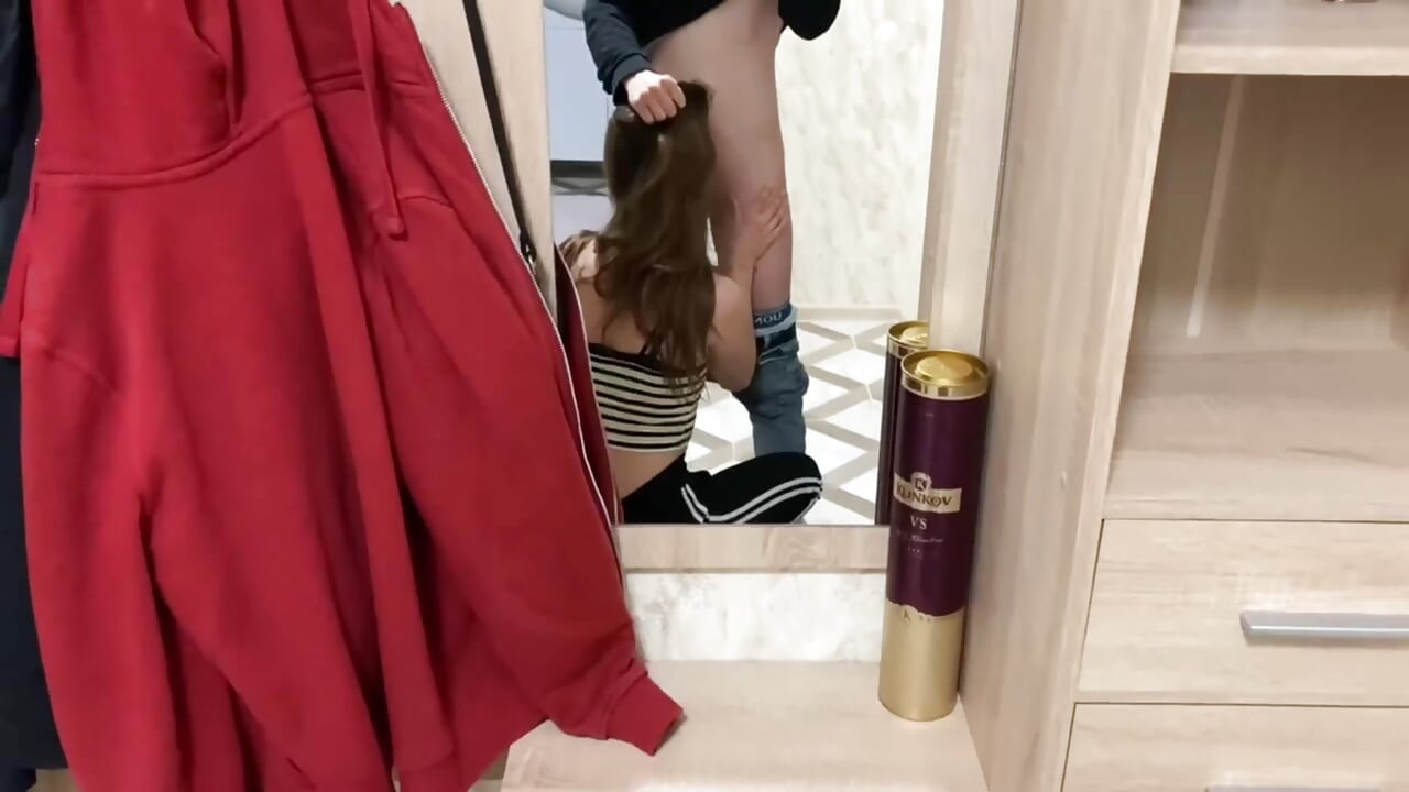 남친의 자지를 빨아주는 이웃 학생