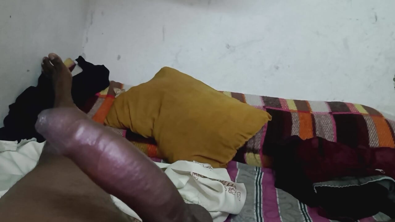 Llamándola a la casa, una chica tan fuerte comenzó a gemir