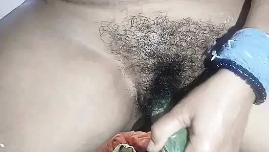 Putting Kihra Cucumber in Pussy and Taking Out Pussy Water