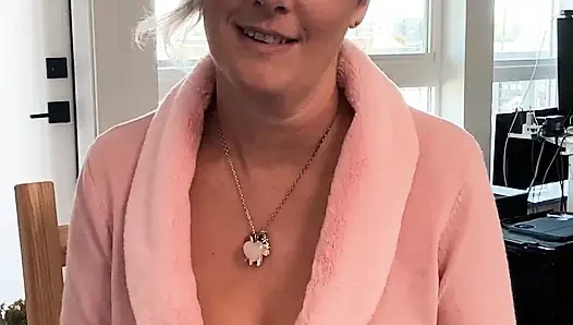Hot Preview - Tapping My Best Friend’s Mom While He’s at the Gym