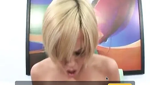 Büyük götlü ve büyük memeli yarak sahne 1_blonde sikilmeyi ve yüze boşalmayı seviyor.