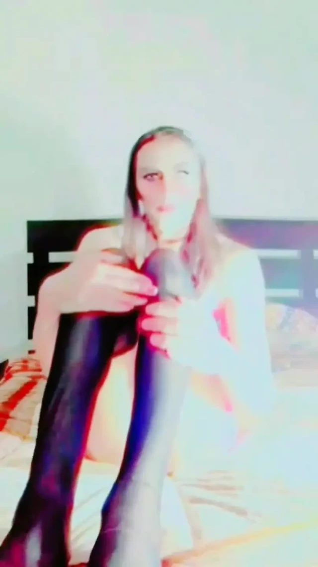 TALA HEJAZI Arabian ladyboy eat food cum