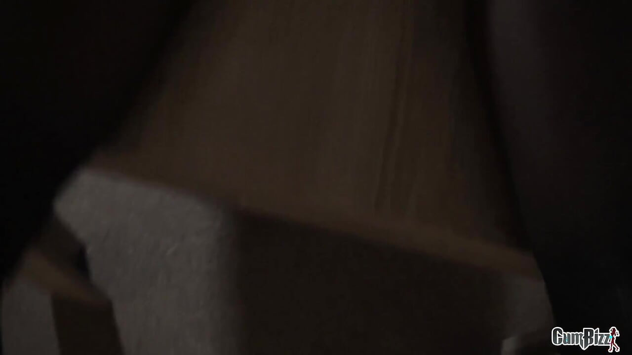 亚洲女郎顺从肛交