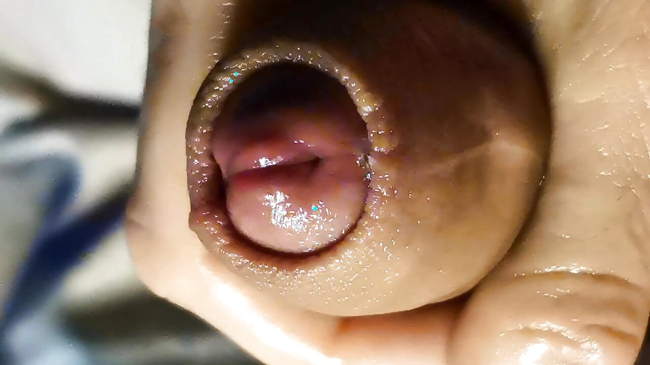 Kontol dengan minyak close-up dan banyak pelumas! Kontol layar penuh!