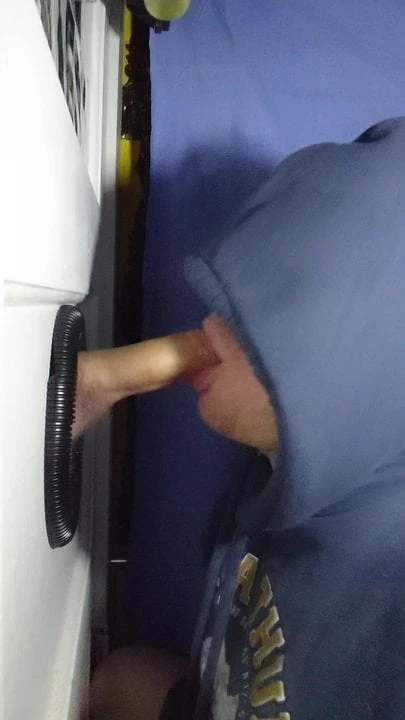 Gloryhole Berlin Blowjob anonym