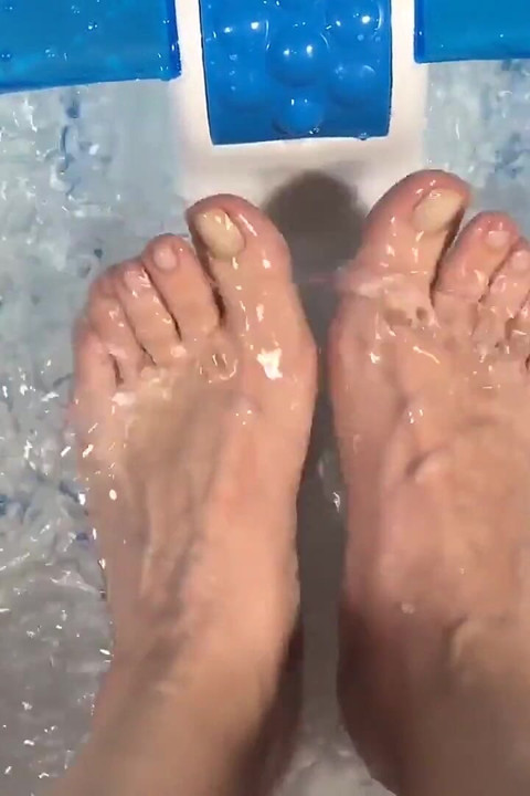 Foot Soak Toe Wiggle