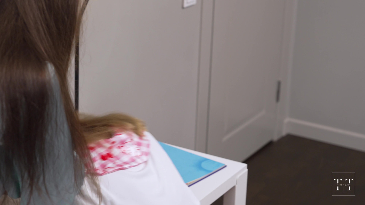 あなたはとても悪い女の子でした、ベラ!継父ティムはあなたを罰します