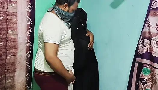 Gadis muslim berhijab lagi ngomongin tentang seks ganas