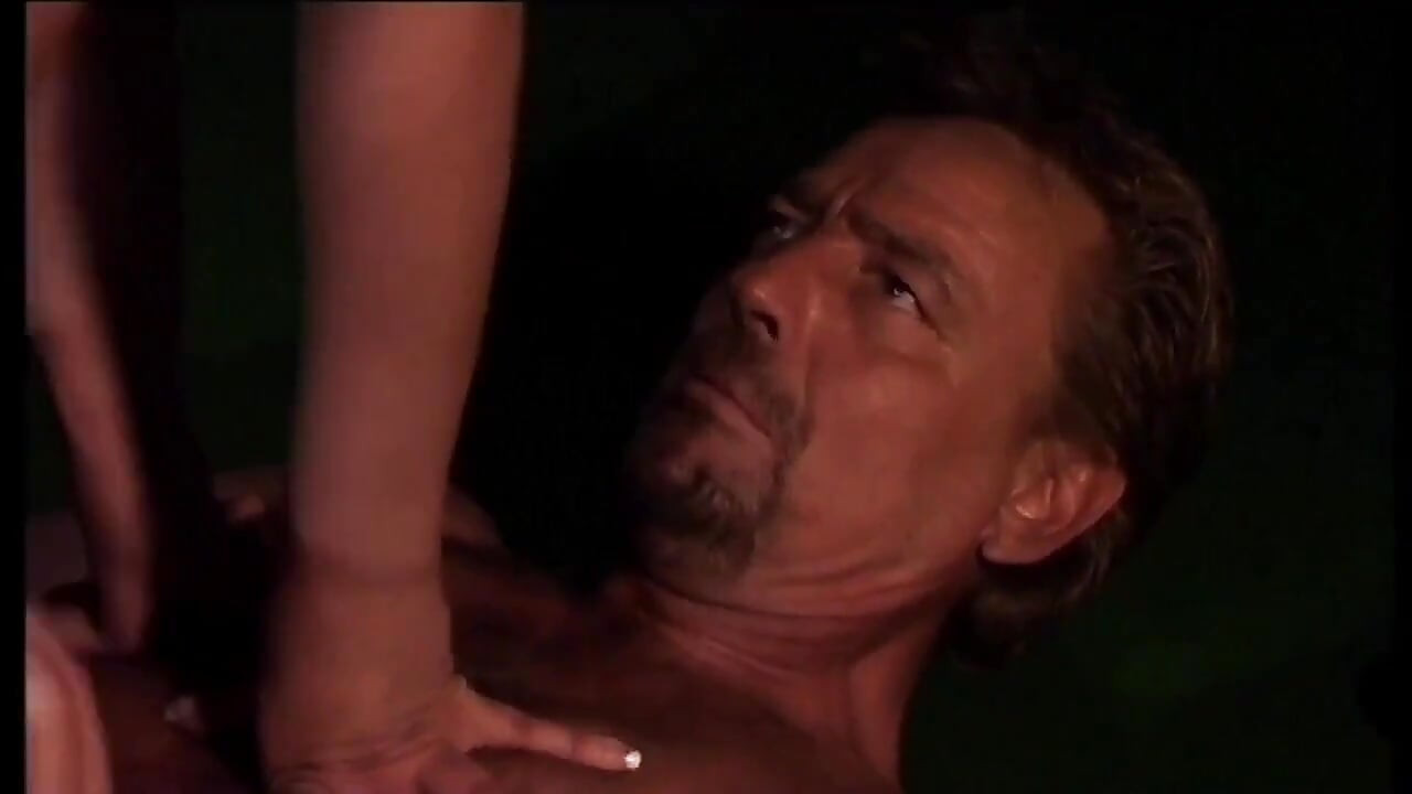 Prekrasna plavuša s velikim sisama obožava kurac u pički u ustima