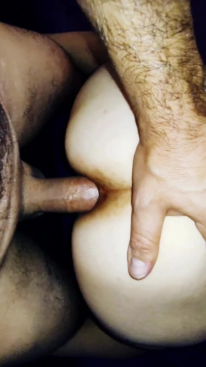 Moćni trenutak od "40-godišnja milfa se žestoko pokušava tokom preliminarnog snimanja u porno studiju"
