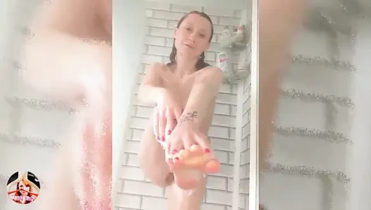 TANTE SEKSI DENGAN MEMEK BECEK LAGI CUKUR BULU DAN SABUN MANDI UNTUK MUASIN MEMEKMU