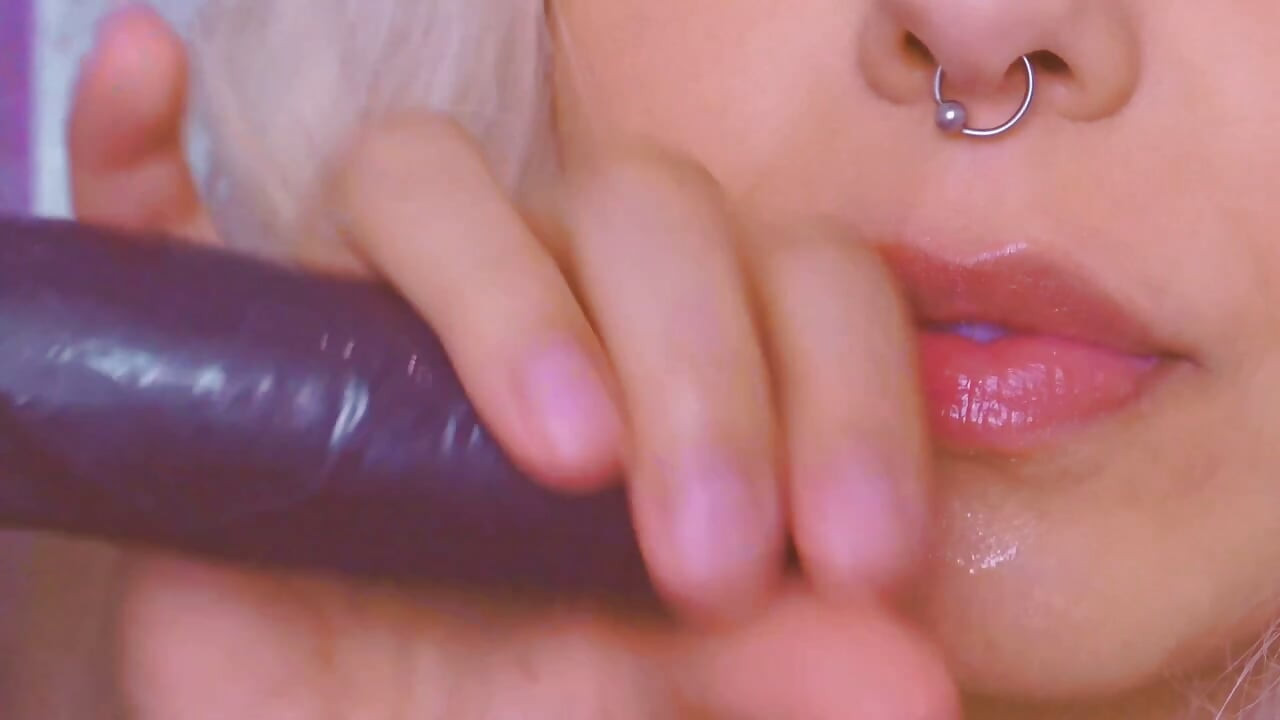 אימון סיסי: הפוך את הפה שלך לפסי - POV מקרוב