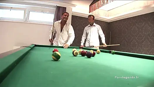 Mandy Bright - возбужденная мачеха, которая обожает глубоко трахать ее задницу