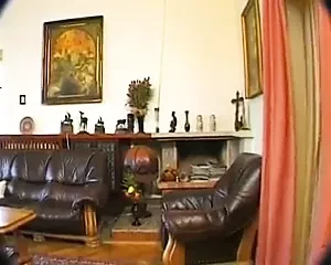 Η υπηρέτρια παίρνει d,p