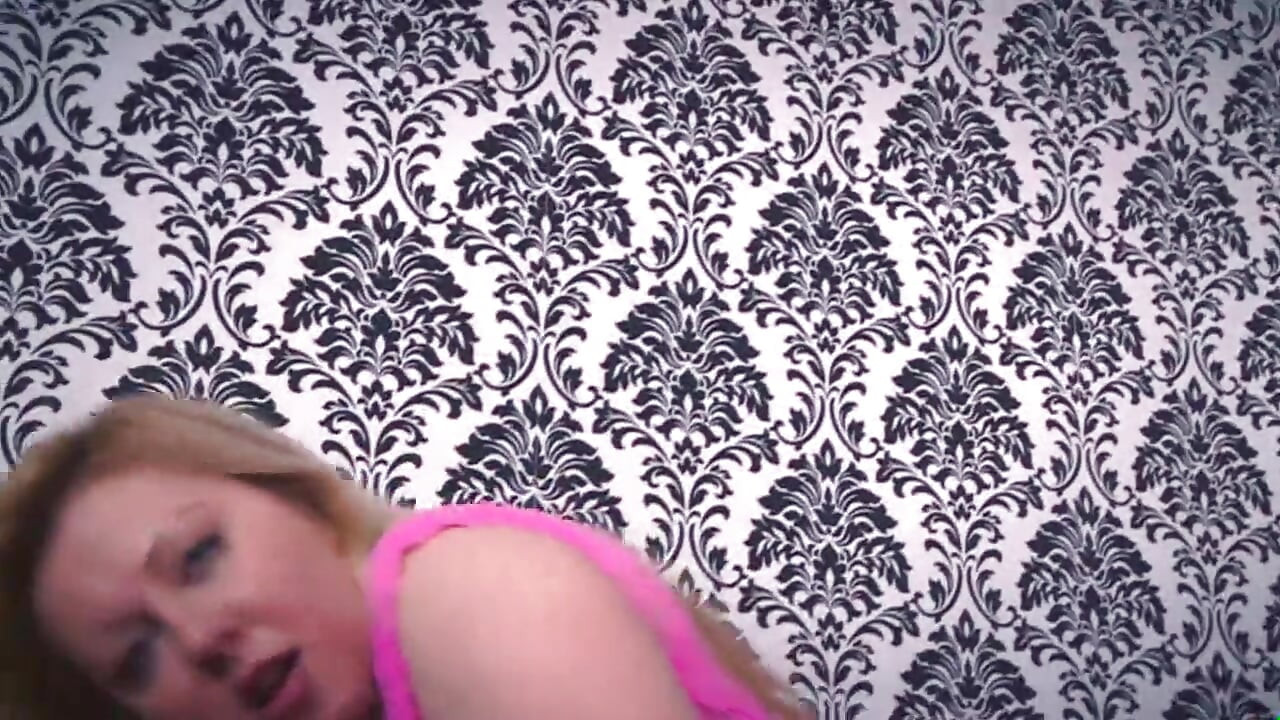 Extra tätowierte russische milf liebt den schwanz nur im mund