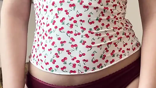 Горячая тинка мастурбирует - Maiski