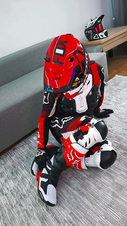 Hraní s motocyklovými botami