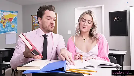 Öğretmenin evcil hayvanı sikiş oyuncağı gibi kullanılıyor