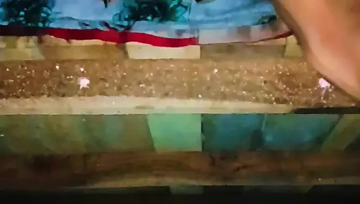 Sister-in-law's bad fucking and spreading both her legs, put the whole penis and took out the piss from the pussy.
