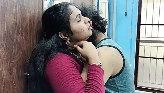 Çift dudak kilidi romantizmi, Malayalı ateşli çift dudak kilidi romantizmi