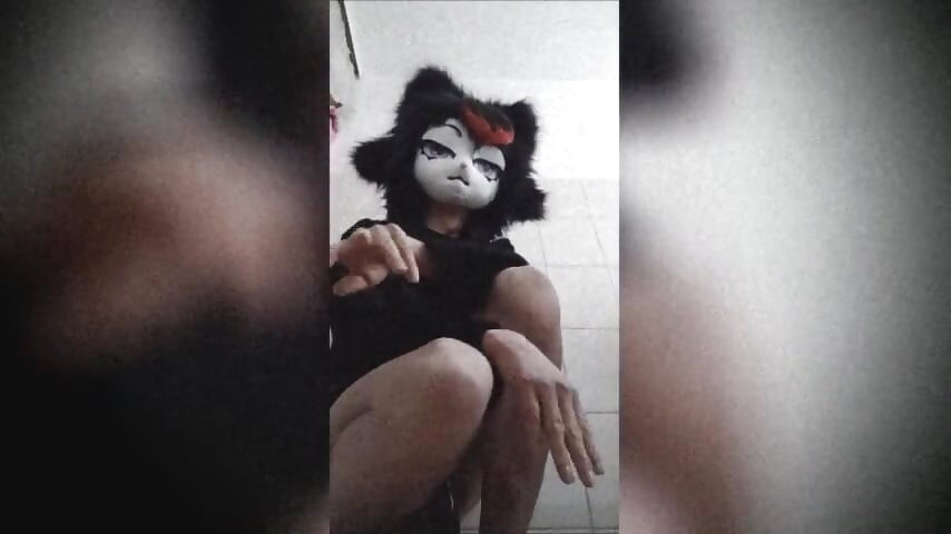 Lodden Kigurumi-katt blir skitten på badet