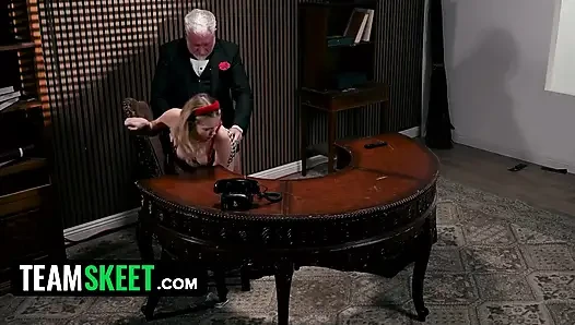 Cowok mesum ini: memek becek cewek ini nggak bisa ditolak!