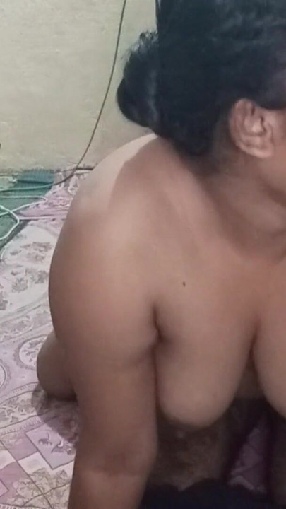 पति पत्नी पूर्ण देसी 69 पोजीशन सेक्सी वीडियो हिंदी में । क्लिप 1