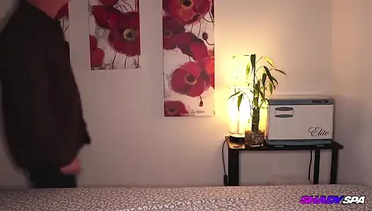Abby ve Bianca'nın çifte sorun masajı