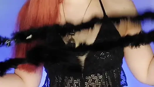 Cuckolds Juga Merayakan Halloween... Tapi Menyenangkan Penampilan Slutty Mereka Cinta!