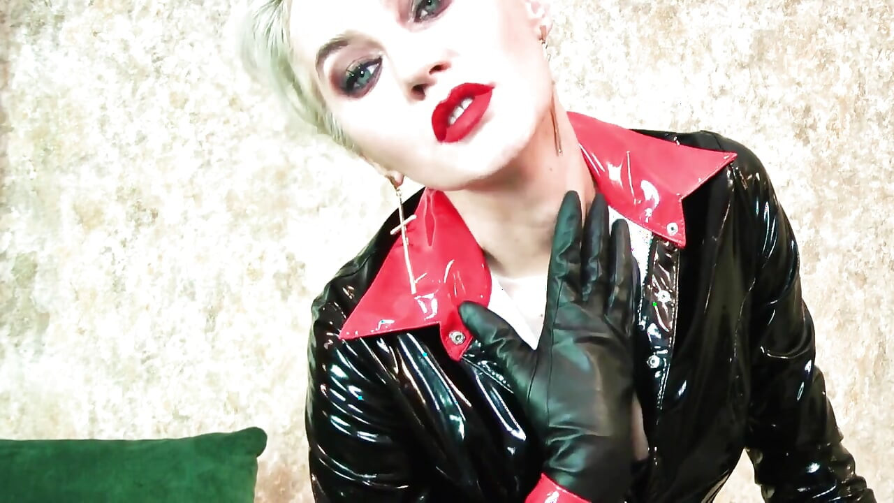 C!hoke on leather gloves