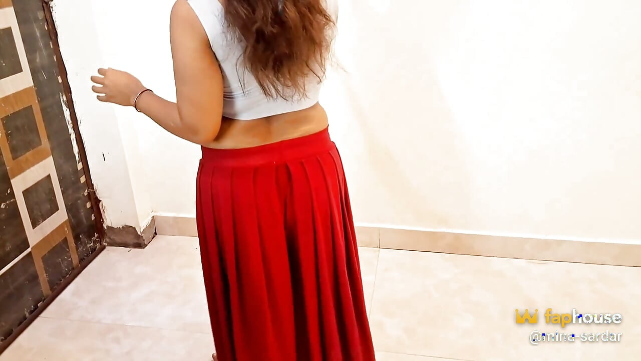 Maskeli desi hizmetçi elle muamele çekiyor ve sert Hintli amatöre biniyor