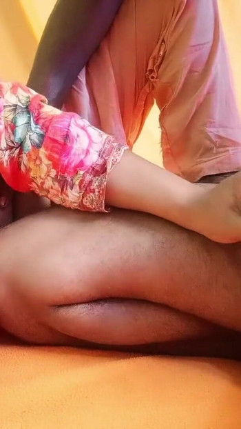 "जंगल से बुलाया गया" से शक्तिशाली क्षण, पड़ोसी मेरे ऊपर चढ़ गया और मुझे चोदा।