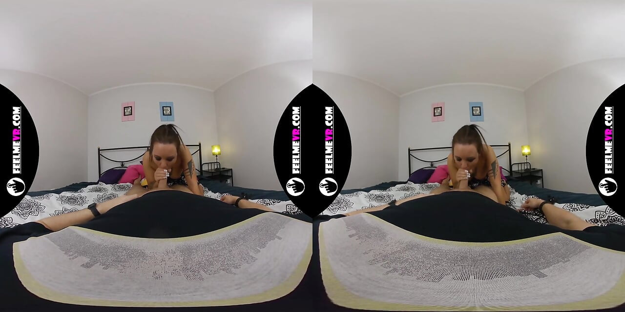Lola Ash Sexy MILF Virtual Reality Blowjob