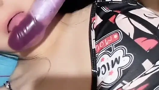 Gadis Jepang lagi asik masturbasi sampai muncrat