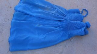 Piscia sul vestito blu