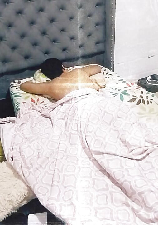 Eski Video, Biri Beni Çıplak Uyurken Kaydediyor Ve Penisim Sertleşiyor, Bölüm 1 Femboy Sert Penis