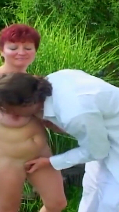 Emotional moment from "Die Nachbarin Siglinde im Garten vernascht"