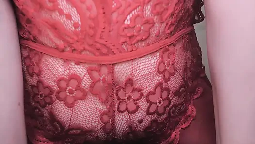 Aku diam-diam mengganti dildo ibu tiriku dengan kontolku dan ngentot memeknya di mulut, dan crot di mulutnya