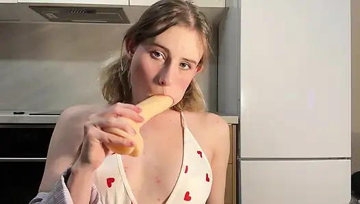 Heart bikini kitchen pixie - ıslak dildo twirly bliss'e yalıyor