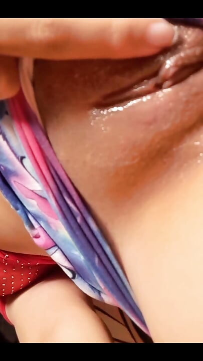 Onani - stygg tjej visar sin röv onanerar hennes fitta