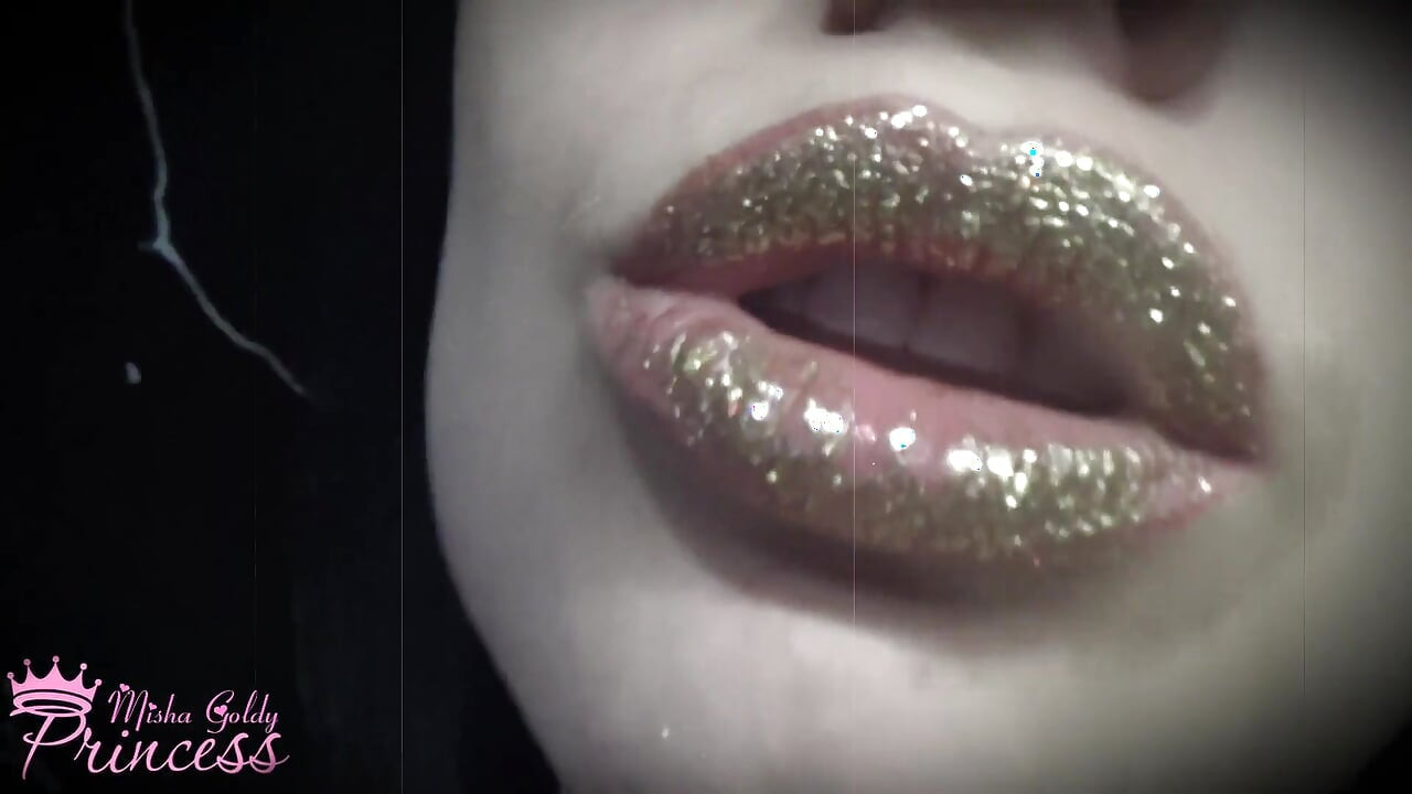 The most mesmerizing  golden lipstick