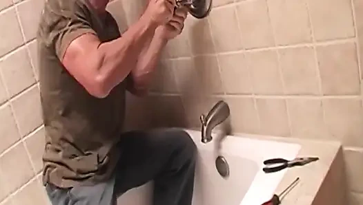 Tante semok rambut pirang lagi asik fingering memek beceknya sambil nyepong kontol