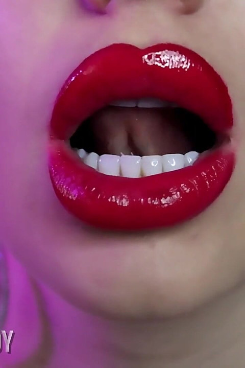 Hallucinogenic lips brain washing!