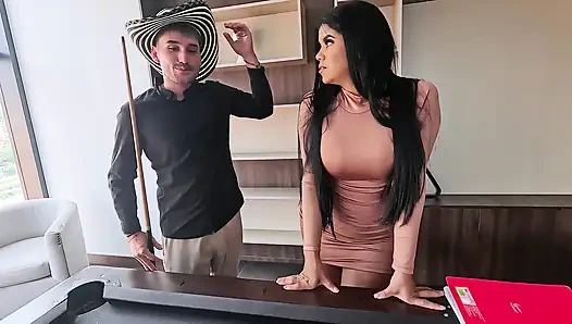 Seksi Kolombiyalı Patronun Hajosuyla Yattı, Onu Kandırdı ve Yüzüne Süt Verdi