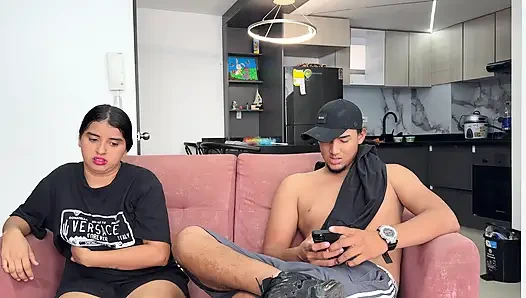 Während der cuckold meines mannes sich zum mittagessen macht, wird latina-schlampe von fremden gefickt, bis er in ihre muschi kommt